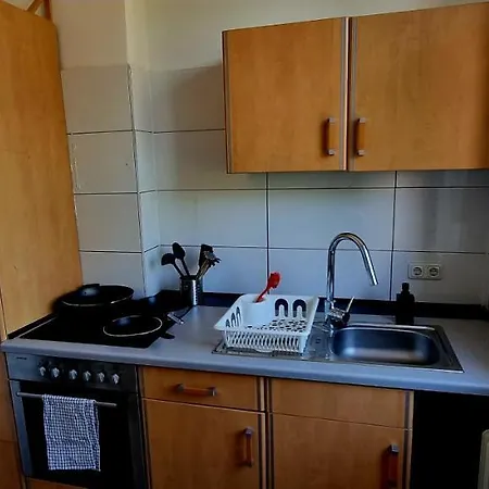 Roter Faden Designer In Der Fur 6 Personen, Privatparkplatz Kostenlos, Kuche, Essbereich Hannover