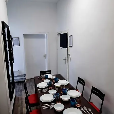 Roter Faden Designer In Der Fur 6 Personen, Privatparkplatz Kostenlos, Kuche, Essbereich Apartment *